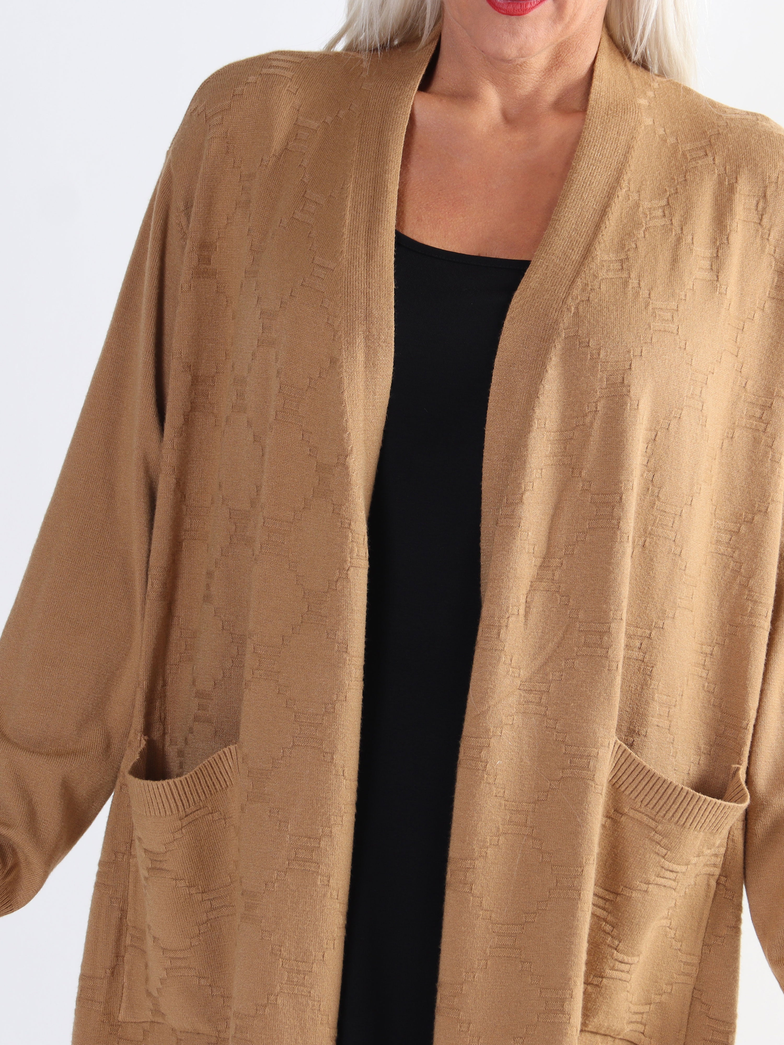 Agnesa - Lang plus size strikcardigan med lommer